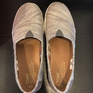 TOMS Avalon Grey Textured Woven size 7, almost new